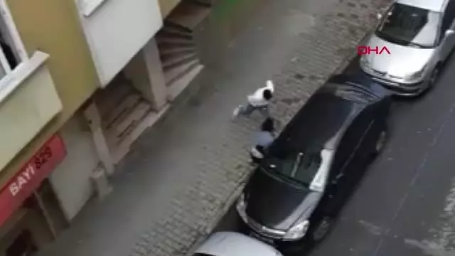 BAĞCILAR'DA HAMİLE KARISINI SOKAKTA FECİ ŞEKİLDE DARBETTİ BAĞCILAR'DA HAMİLE KARISINI SOKAKTA FECİ ŞEKİLDE DARBETTİ