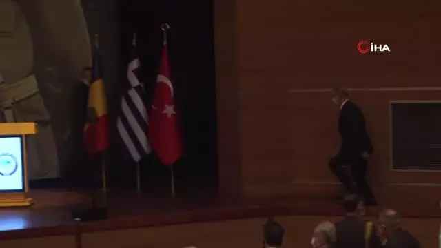Son dakika haberleri... Bakan Akar: 'NATO müttefiklerimiz terörle mücadelede maalesef PKK/YPG terör örgütüne karşı aynı kararlı duruşu göstermemiştir' Son dakika haberleri... Bakan Akar: 'NATO müttefiklerimiz terörle mücadelede maalesef PKK/YPG terör örgütüne karşı aynı kararlı duruşu göstermemiştir'