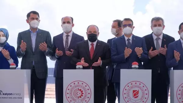 KONYA BAKAN DÖNMEZ: KARAPINAR GES'İ 2022'DE TAM KAPASİTEYLE DEVREYE ALACAĞIZ KONYA BAKAN DÖNMEZ: KARAPINAR GES'İ 2022'DE TAM KAPASİTEYLE DEVREYE ALACAĞIZ