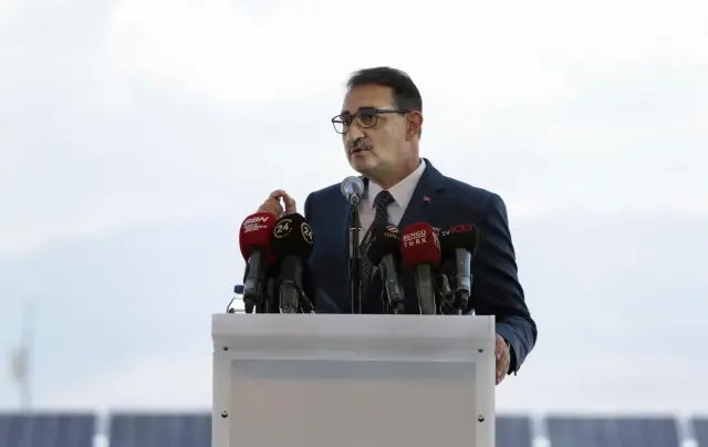 Türkiye Yenilenebilir Enerjinin Merkezi Olacak Türkiye Yenilenebilir Enerjinin Merkezi Olacak