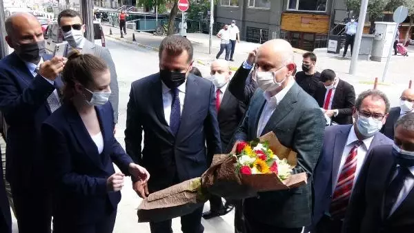 BAKAN KARAİSMAİLOĞLU: AYVALIK'A MODERN BALIKÇI BARINAKLARI YAPILACAK BAKAN KARAİSMAİLOĞLU: AYVALIK'A MODERN BALIKÇI BARINAKLARI YAPILACAK