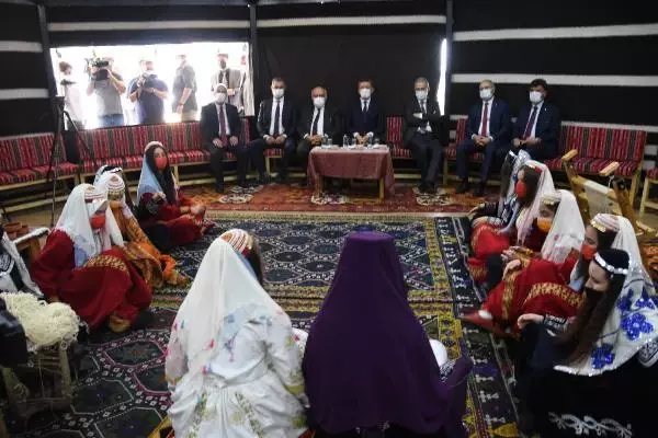 BAKAN SELÇUK, TÜRKİYE'NİN İLK ANADOLU MASAL EVİ'Nİ ESKİŞEHİR'DE AÇTI BAKAN SELÇUK, TÜRKİYE'NİN İLK ANADOLU MASAL EVİ'Nİ ESKİŞEHİR'DE AÇTI