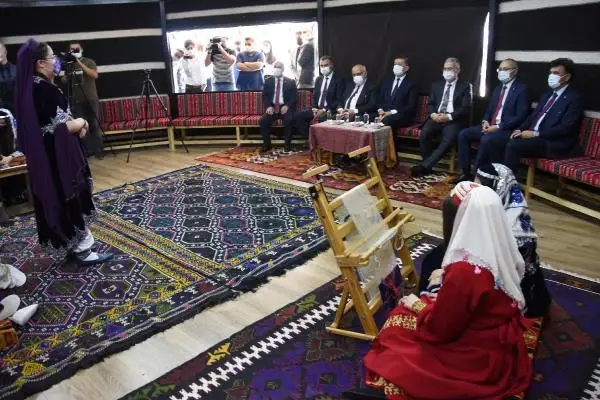 BAKAN SELÇUK, TÜRKİYE'NİN İLK ANADOLU MASAL EVİ'Nİ ESKİŞEHİR'DE AÇTI BAKAN SELÇUK, TÜRKİYE'NİN İLK ANADOLU MASAL EVİ'Nİ ESKİŞEHİR'DE AÇTI