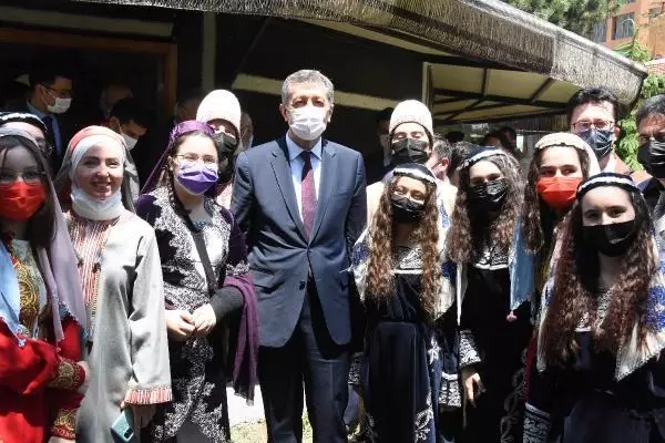 BAKAN SELÇUK, TÜRKİYE'NİN İLK ANADOLU MASAL EVİ'Nİ ESKİŞEHİR'DE AÇTI BAKAN SELÇUK, TÜRKİYE'NİN İLK ANADOLU MASAL EVİ'Nİ ESKİŞEHİR'DE AÇTI