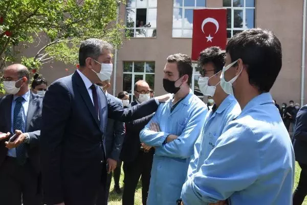 BAKAN SELÇUK, TÜRKİYE'NİN İLK ANADOLU MASAL EVİ'Nİ ESKİŞEHİR'DE AÇTI BAKAN SELÇUK, TÜRKİYE'NİN İLK ANADOLU MASAL EVİ'Nİ ESKİŞEHİR'DE AÇTI