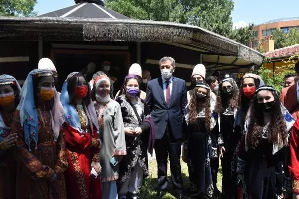 BAKAN SELÇUK, TÜRKİYE'NİN İLK ANADOLU MASAL EVİ'Nİ ESKİŞEHİR'DE AÇTI BAKAN SELÇUK, TÜRKİYE'NİN İLK ANADOLU MASAL EVİ'Nİ ESKİŞEHİR'DE AÇTI