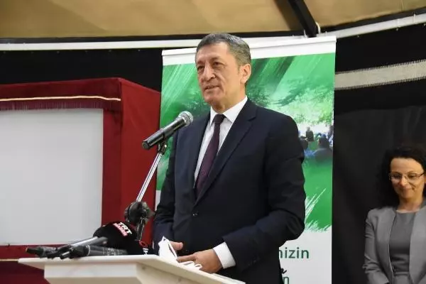 BAKAN SELÇUK, TÜRKİYE'NİN İLK ANADOLU MASAL EVİ'Nİ ESKİŞEHİR'DE AÇTI BAKAN SELÇUK, TÜRKİYE'NİN İLK ANADOLU MASAL EVİ'Nİ ESKİŞEHİR'DE AÇTI