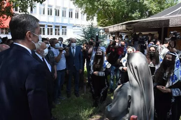 BAKAN SELÇUK, TÜRKİYE'NİN İLK ANADOLU MASAL EVİ'Nİ ESKİŞEHİR'DE AÇTI BAKAN SELÇUK, TÜRKİYE'NİN İLK ANADOLU MASAL EVİ'Nİ ESKİŞEHİR'DE AÇTI