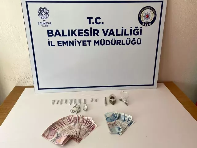 Balıkesir'de polisten 37 şahsa 'Huzur' operasyonu Balıkesir'de polisten 37 şahsa 'Huzur' operasyonu