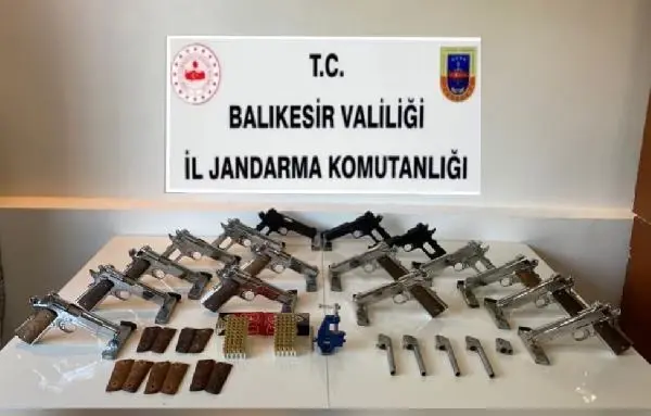 Son dakika! Balıkesir'de tabanca üreten kişi gözaltına alındı Son dakika! Balıkesir'de tabanca üreten kişi gözaltına alındı