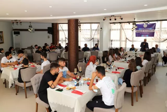 Başkan Bilgin gençlerle bir araya geldi Başkan Bilgin gençlerle bir araya geldi