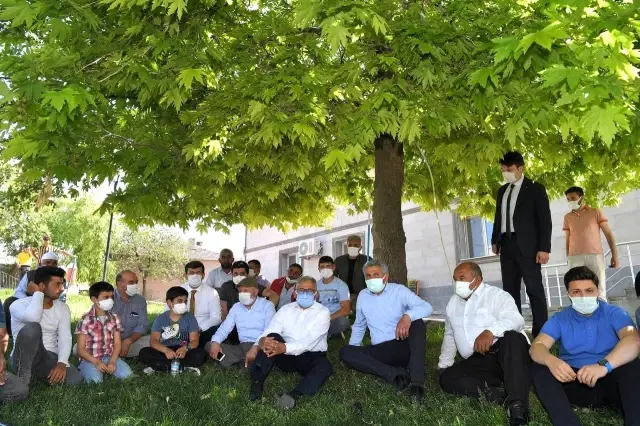 Başkan Memduh Büyükkılıç, kırsal mahallelerde vatandaşlarla bir araya geldi Başkan Memduh Büyükkılıç, kırsal mahallelerde vatandaşlarla bir araya geldi