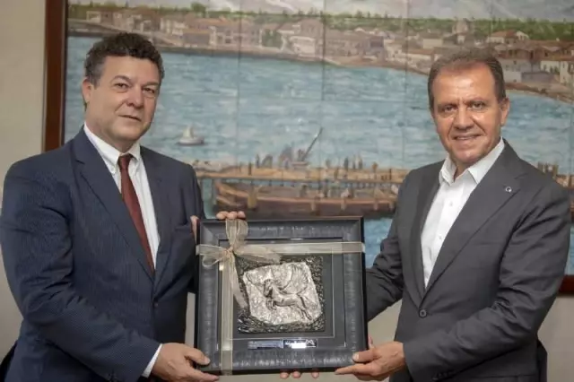 Seçer: 'Mersin'deki mülteci olayına öncelikle insan olarak yaklaşıyorum' Seçer: 'Mersin'deki mülteci olayına öncelikle insan olarak yaklaşıyorum'