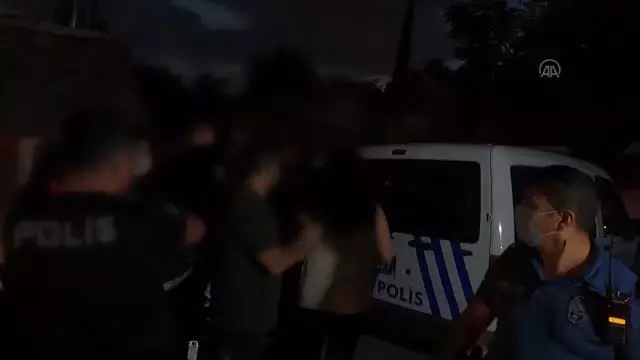 Son dakika... Başkasının evine girip camları kıran kişi gözaltına alındı Son dakika... Başkasının evine girip camları kıran kişi gözaltına alındı