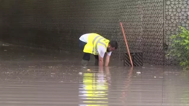 Başkent'te sağanak etkili oldu (2) Başkent'te sağanak etkili oldu (2)