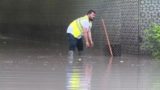 Başkent'te sağanak etkili oldu (2) Başkent'te sağanak etkili oldu (2)