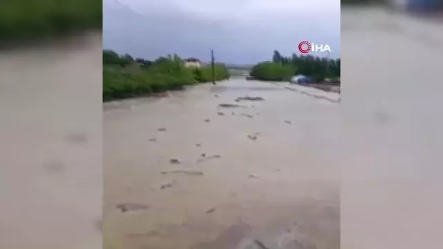 Son dakika haberi: Başkent'te tarım işçilerinin çadırları selden zarar gördü Son dakika haberi: Başkent'te tarım işçilerinin çadırları selden zarar gördü