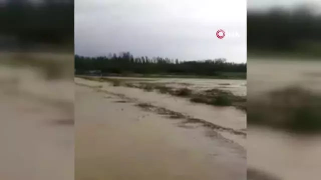 Son dakika haberi: Başkent'te tarım işçilerinin çadırları selden zarar gördü Son dakika haberi: Başkent'te tarım işçilerinin çadırları selden zarar gördü
