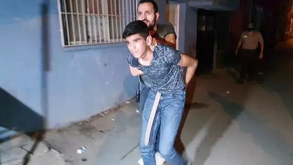 Bekçilere ateş açan 3 kardeşten 2'si yakalandı Bekçilere ateş açan 3 kardeşten 2'si yakalandı