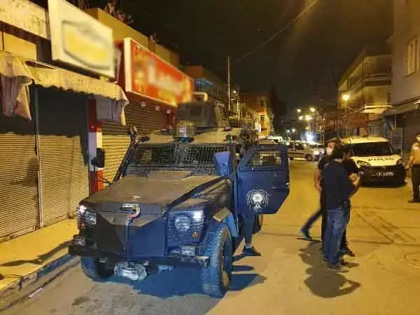 Bekçilere ateş açan 3 kardeşten 2'si yakalandı Bekçilere ateş açan 3 kardeşten 2'si yakalandı