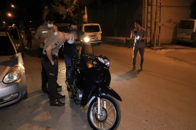 Bekçilere silahlı saldırı düzenleyen 3 kardeşten 2'si kovalamaca sonucu yakalandı Bekçilere silahlı saldırı düzenleyen 3 kardeşten 2'si kovalamaca sonucu yakalandı