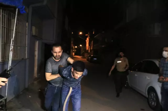 Bekçilere silahlı saldırı düzenleyen 3 kardeşten 2'si kovalamaca sonucu yakalandı Bekçilere silahlı saldırı düzenleyen 3 kardeşten 2'si kovalamaca sonucu yakalandı