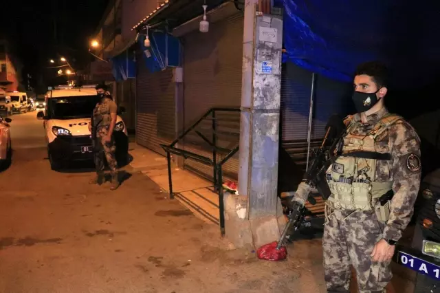Bekçilere silahlı saldırı düzenleyen 3 kardeşten 2'si kovalamaca sonucu yakalandı Bekçilere silahlı saldırı düzenleyen 3 kardeşten 2'si kovalamaca sonucu yakalandı