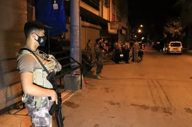 Bekçilere silahlı saldırı düzenleyen 3 kardeşten 2'si kovalamaca sonucu yakalandı Bekçilere silahlı saldırı düzenleyen 3 kardeşten 2'si kovalamaca sonucu yakalandı