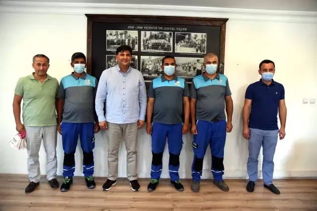 Belediye Başkanı Karaca, gönlü güzel temizlik işçilerini ödüllendirdi Belediye Başkanı Karaca, gönlü güzel temizlik işçilerini ödüllendirdi