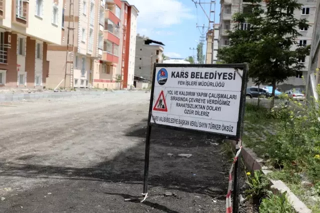 Belediye yol çalışmalarını sürdürüyor Belediye yol çalışmalarını sürdürüyor