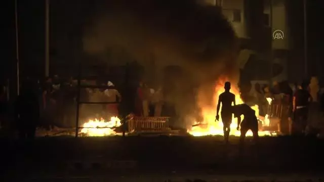 Bir gencin gözaltında hayatını kaybetmesi protesto edildi Bir gencin gözaltında hayatını kaybetmesi protesto edildi