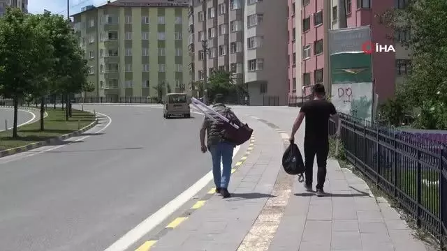 Bir günlük evliliğin nafakası için Ankara'ya yürüyor Bir günlük evliliğin nafakası için Ankara'ya yürüyor