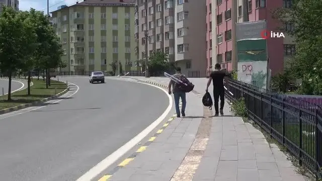 Bir günlük evliliğin nafakası için Ankara'ya yürüyor Bir günlük evliliğin nafakası için Ankara'ya yürüyor