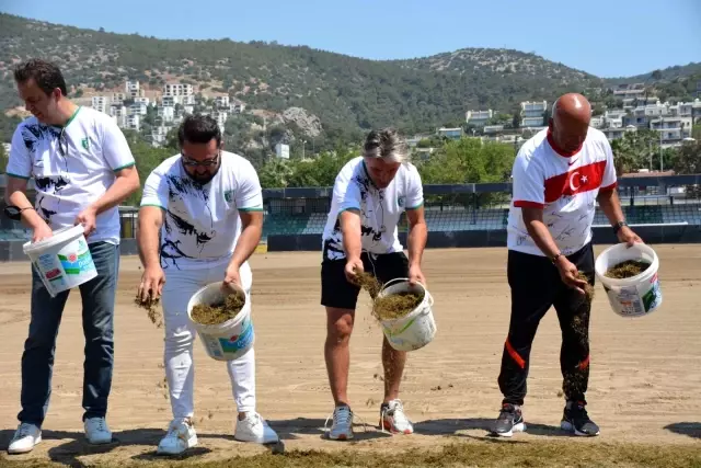 Bodrum İlçe Stadı'nın zemini doğal çim oluyor Bodrum İlçe Stadı'nın zemini doğal çim oluyor