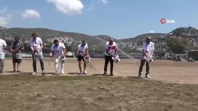 Bodrum İlçe Stadı'nın zemini doğal çim oluyor Bodrum İlçe Stadı'nın zemini doğal çim oluyor