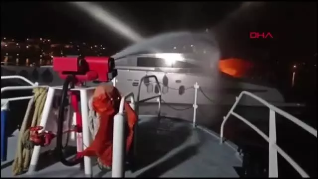 Son dakika haberleri! Yangın çıkan teknedeki 3 kişi kurtarıldı Son dakika haberleri! Yangın çıkan teknedeki 3 kişi kurtarıldı