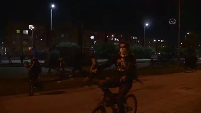 Bogota'da Hükümet karşıtı gösteriye polis müdahalesi Bogota'da Hükümet karşıtı gösteriye polis müdahalesi