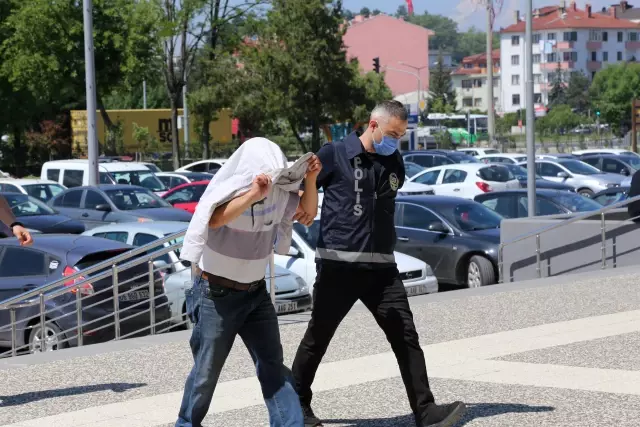 Bolu'da marketten hırsızlık güvenlik kamerasında Bolu'da marketten hırsızlık güvenlik kamerasında
