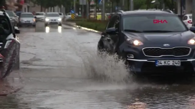 Bolu'da yollar göle döndü, su baskınları yaşandı Bolu'da yollar göle döndü, su baskınları yaşandı