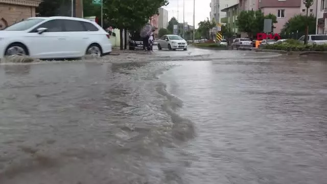 BOLU'DA YOLLAR SULARLA KAPLANDI, BİNALARIN ZEMİN KATLARINI SU BASTI BOLU'DA YOLLAR SULARLA KAPLANDI, BİNALARIN ZEMİN KATLARINI SU BASTI