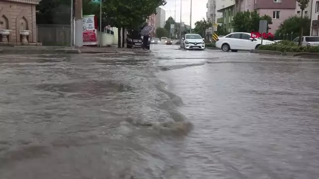 BOLU'DA YOLLAR SULARLA KAPLANDI, BİNALARIN ZEMİN KATLARINI SU BASTI BOLU'DA YOLLAR SULARLA KAPLANDI, BİNALARIN ZEMİN KATLARINI SU BASTI