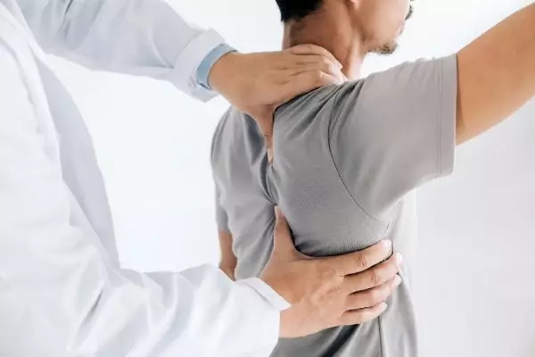 BU AĞRILARIN YÜZDE 60'ININ NEDENİ OMUZ SIKIŞMASI BU AĞRILARIN YÜZDE 60'ININ NEDENİ OMUZ SIKIŞMASI