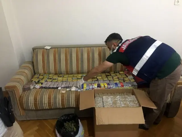 70 yaşındaki uyuşturucu satıcısı tutuklandı 70 yaşındaki uyuşturucu satıcısı tutuklandı
