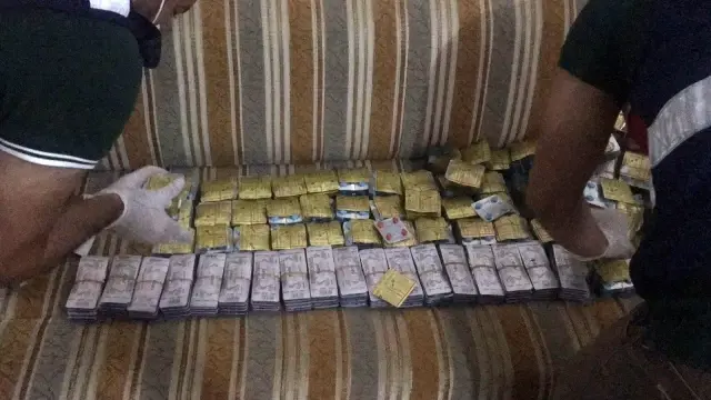 70 yaşındaki uyuşturucu satıcısı tutuklandı 70 yaşındaki uyuşturucu satıcısı tutuklandı