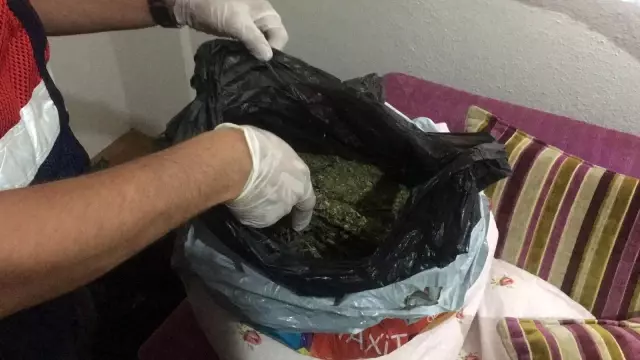 70 yaşındaki uyuşturucu satıcısı tutuklandı 70 yaşındaki uyuşturucu satıcısı tutuklandı