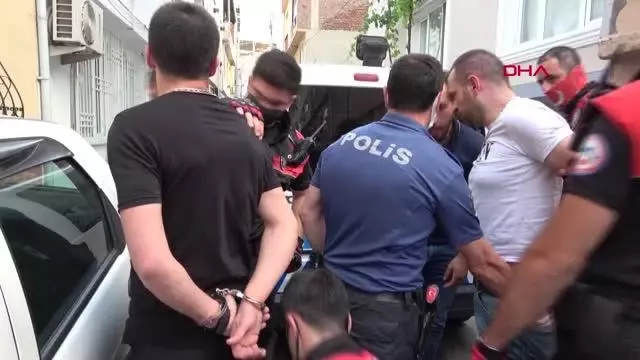 BURSA ŞÜPHELİLER 15 KİLOMETRELİK KOVALAMACAYLA YAKALANDI; MAHALLELİ POLİSİ ALKIŞLADI BURSA ŞÜPHELİLER 15 KİLOMETRELİK KOVALAMACAYLA YAKALANDI; MAHALLELİ POLİSİ ALKIŞLADI