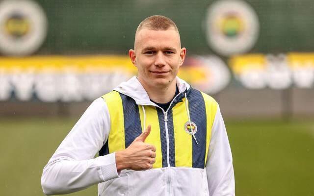Çağlar'ın takımı Leicester, Szalai için Fenerbahçe'ye 13 milyon euroluk resmi teklif yaptı Çağlar'ın takımı Leicester, Szalai için Fenerbahçe'ye 13 milyon euroluk resmi teklif yaptı