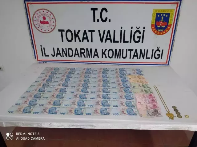 Çaldığı altınlarla kaçamadan yakalandı Çaldığı altınlarla kaçamadan yakalandı