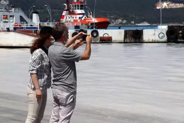 ÇANAKKALE BOĞAZI'NDA 3 GÜNDE 37 METREKÜP MÜSİLAJ TOPLANDI ÇANAKKALE BOĞAZI'NDA 3 GÜNDE 37 METREKÜP MÜSİLAJ TOPLANDI