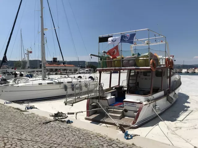 Çanakkale Boğazı'nda müsilaj yoğunluğu sürüyor Çanakkale Boğazı'nda müsilaj yoğunluğu sürüyor